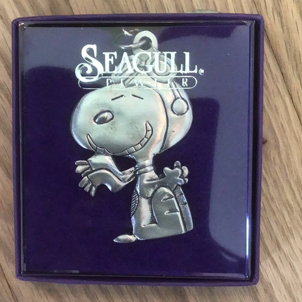 Seagull- Pewter Snoopy keychain. New n box.